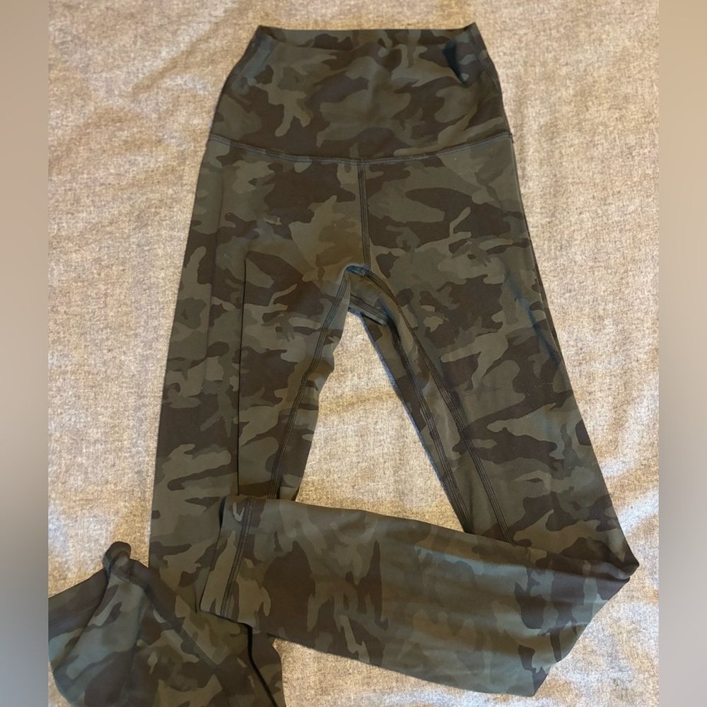 Lululemon Align Pant II‎ *25"
Incognito Camo Multi Green size 2 - Picture 3 of 8